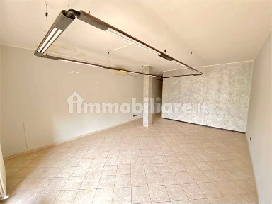 Locale commerciale in Affitto