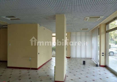 Locale commerciale in Affitto