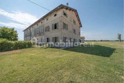Novellara, via strada bruciata, 29