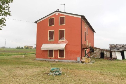 Bagnolo in Piano, Via Salvi, 12