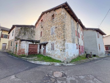 Quattro Castella, Via Vittorio Veneto