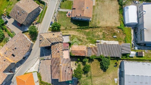 Viano, VIA FONDIANO, 24