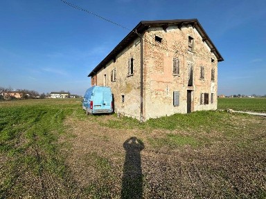 Castelnovo di Sotto, Via Pasubio, 2