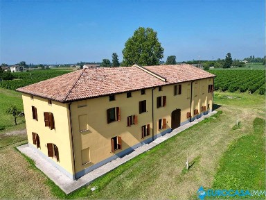 Correggio, via Mandrio, 31