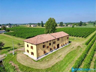 Correggio, via Mandrio, 31
