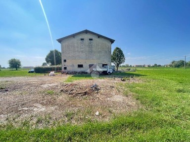 Castelnovo di Sotto, Via Benedetto Croce, 28