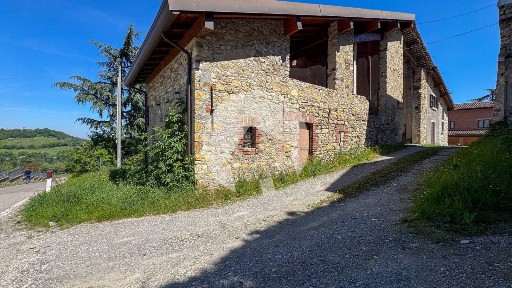 Viano, Via Feleghetti