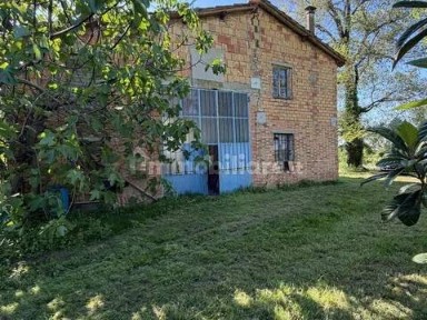 Cascina via Cristoforo Colombo, 30, Quattro Castella