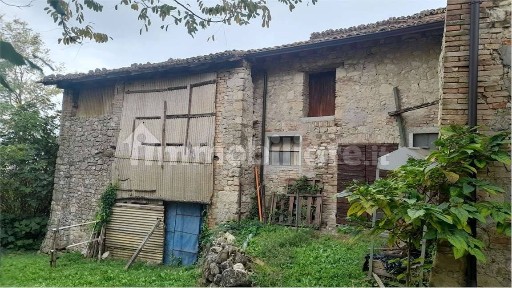 San Polo d'Enza, Pietre, 7