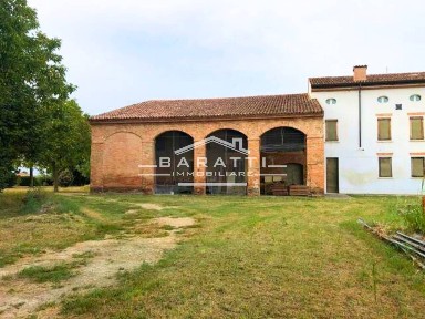Rustico, da ristrutturare, 360 m², Luzzara