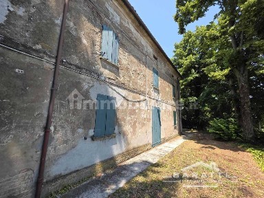Rustico, da ristrutturare, 240 m², Centro, Rolo