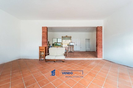 Locale commerciale in Vendita