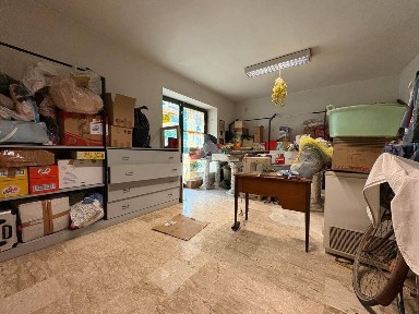 Locale commerciale in Vendita