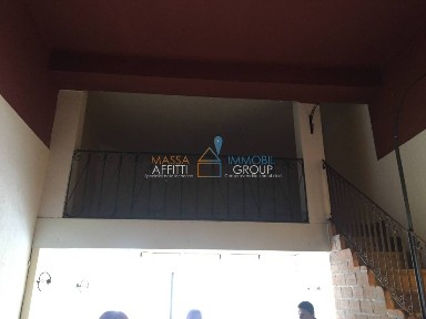 Negozio di abbigliamento in Vendita