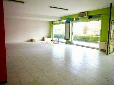 Locale commerciale in Vendita
