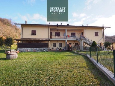 Azienda agricola con laboratorio in Vendita
