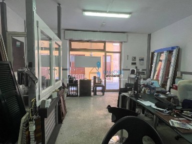 Locale commerciale in Vendita