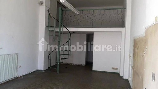 Locale commerciale in Vendita