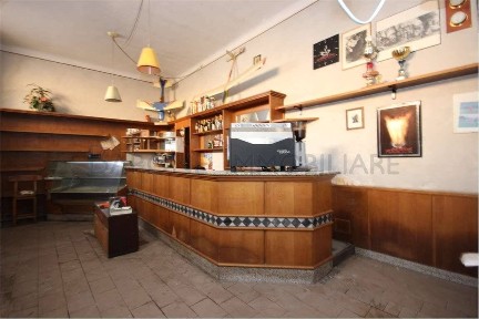 Locale commerciale in Vendita