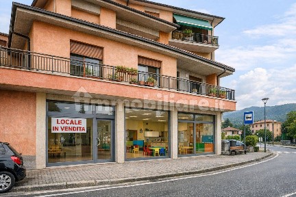 Locale commerciale in Vendita