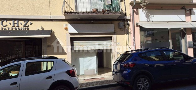 Locale commerciale in Vendita