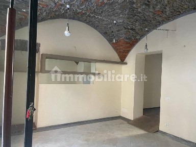 Locale commerciale in Vendita