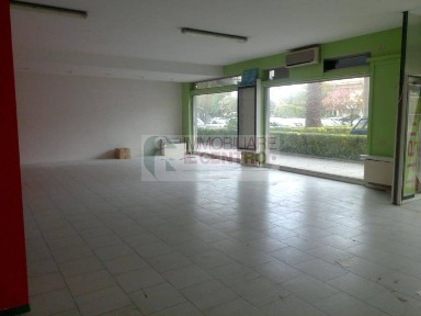 Locale commerciale in Vendita