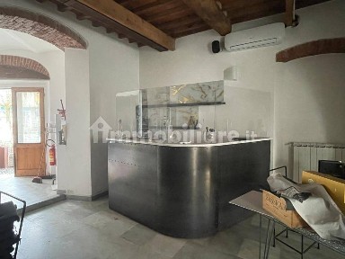 Locale commerciale in Vendita