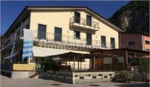 Locale commerciale in Vendita