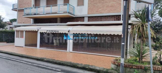 Locale commerciale in Vendita