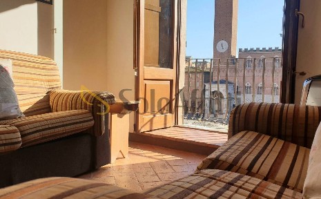 Monolocale via di Città, Siena