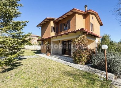 Villa unifamiliare, da ristrutturare, 250 m², Centro, Sarteano