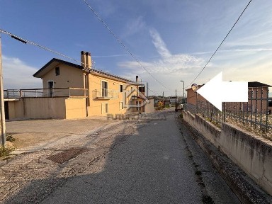 Capannone in Affitto