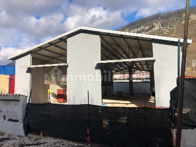 Capannone in Affitto