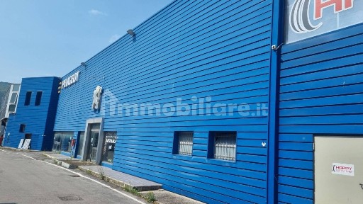 Capannone in Affitto