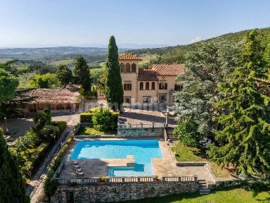 Castellina in Chianti, Piazza del Comune, 17