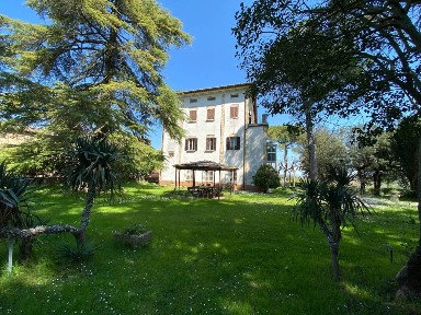 Villa unifamiliare, da ristrutturare, 2135 m², Montepulciano