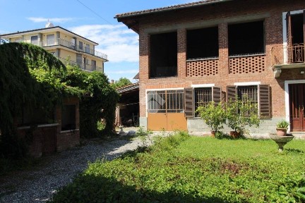 Cascina via Piave 13, Santena
