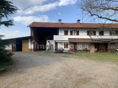 Rustico via Genova 21, Tetti Francesi, Rivalta di Torino
