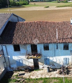 Rustico via case sparse 1, Isolabella