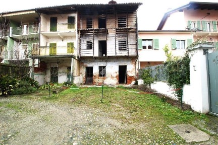 Caravino, Via Vittorio Alfieri, 12