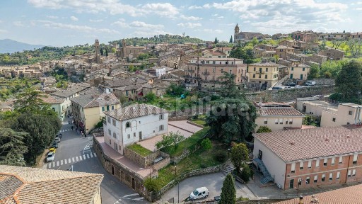 Montalcino, Piazza Giuseppe Garibaldi