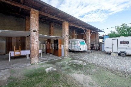 Rustico via Giuseppe Garibaldi, Rondissone