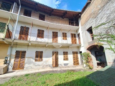 Casa colonica via Cavour 11, Centro, Caravino