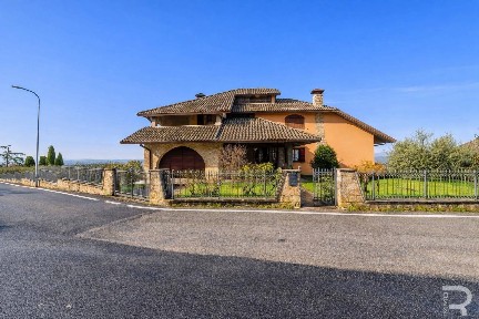 Villa unifamiliare viale Trieste, Centro, Sinalunga