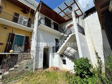 Casale via Umberto I 12, Centro, Rocca Canavese