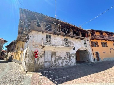 Balangero, Piazza Caduti per la Libertà, 25