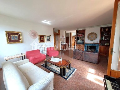 Villa bifamiliare viale Guglielmo Marconi, Centro, Poggibonsi