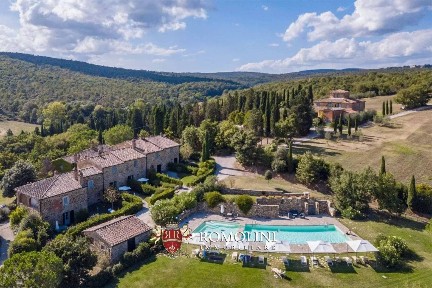 Villa unifamiliare, ottimo stato, 1296 m², Centro, Sinalunga