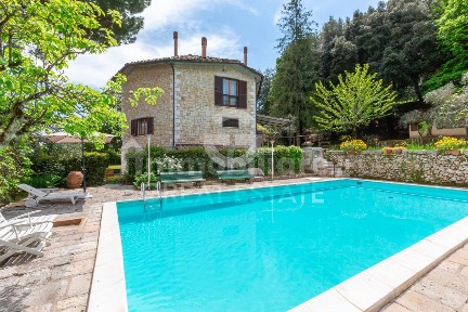 Villa plurifamiliare via Cremani, Centro, Cetona